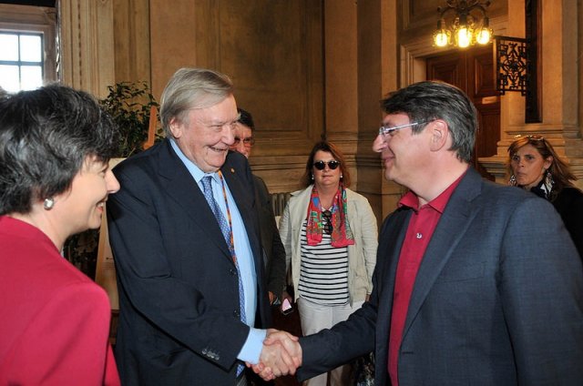 Conferenza promossa dalla Nuova Libreria Rinascita, sulla Scienza e la Tecnica, con il premio Nobel e senatore a vita,Carlo Rubbia, e con la scienziata Maria Chiara Carrozza. Salone Vanvitelliano (palazzo Loggia), 11.5.2015